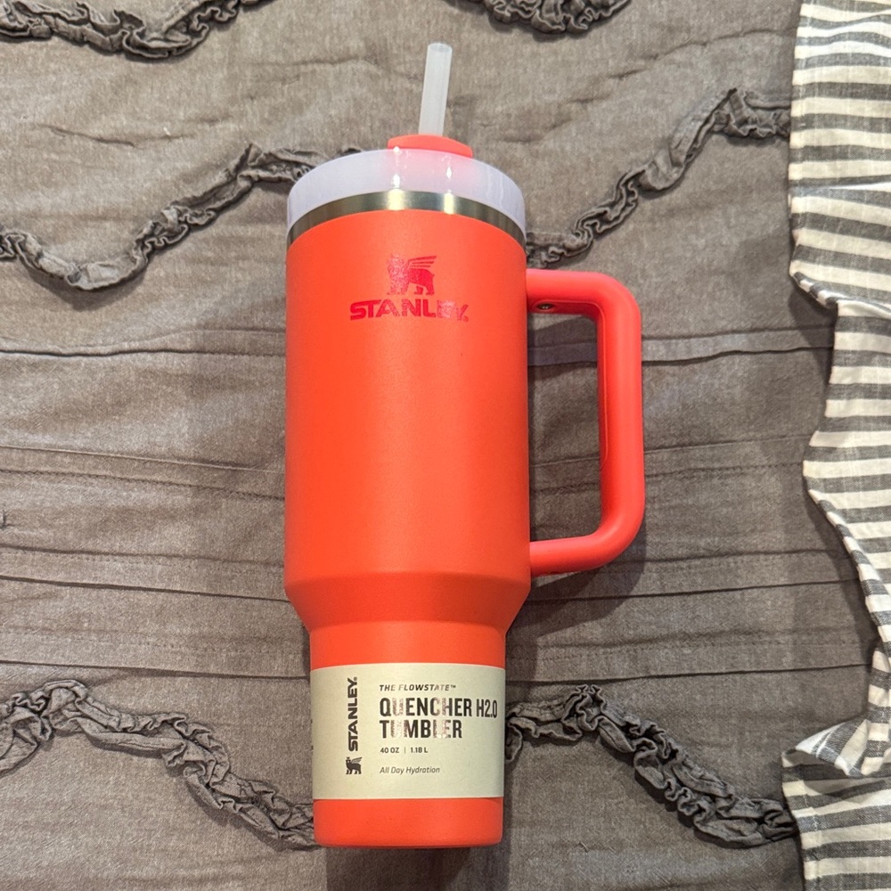 Stanley Quencher H2.0 Tumbler - Vibrant Orange